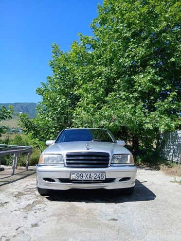 Mercedes C 200-1