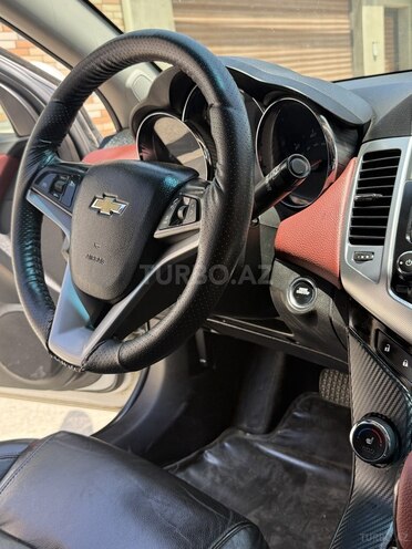 Chevrolet Cruze-12