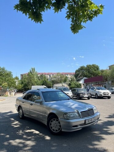 Mercedes C 200-1