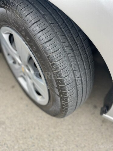 Chevrolet Cruze-16