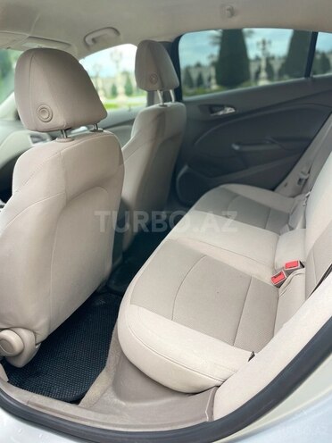 Chevrolet Cruze-13