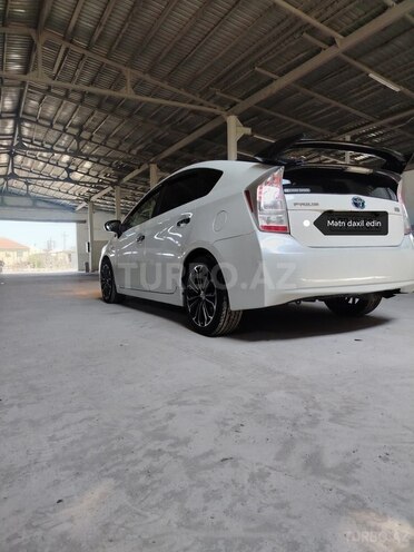 Toyota Prius-4