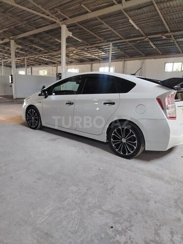 Toyota Prius-5