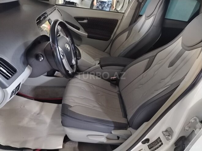 Toyota Prius-11