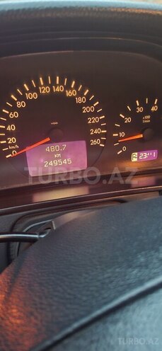 Mercedes E 240-4