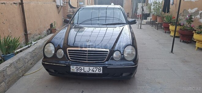 Mercedes E 240-1