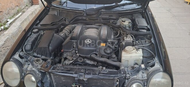 Mercedes E 240-6