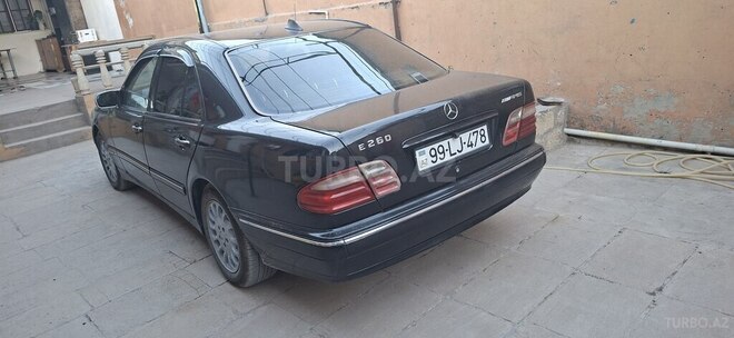 Mercedes E 240-8