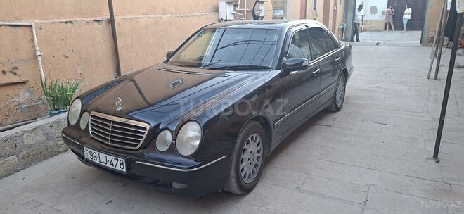 Mercedes E 240-10