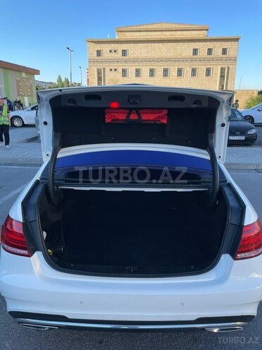 Mercedes E 220-11