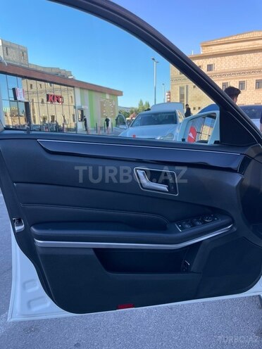 Mercedes E 220-12