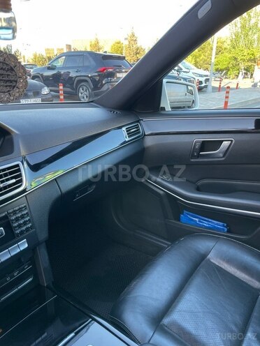 Mercedes E 220-13