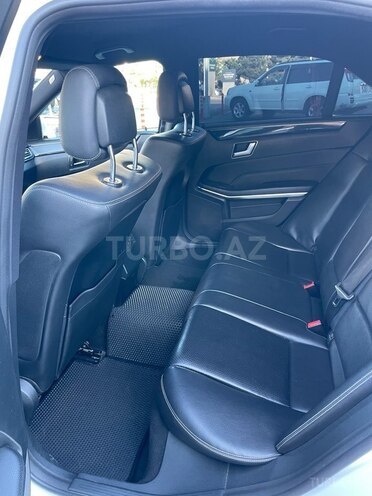 Mercedes E 220-17