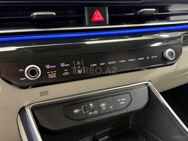 Kia Carnival-12