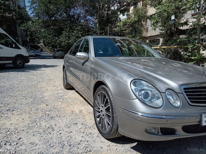 Mercedes E 240-2