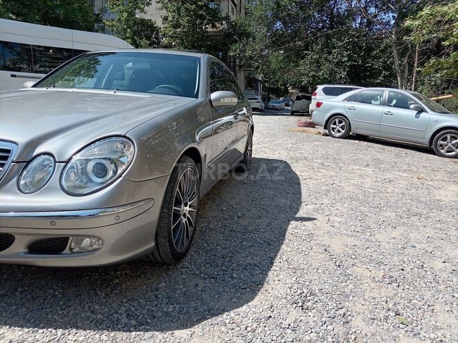 Mercedes E 240-3