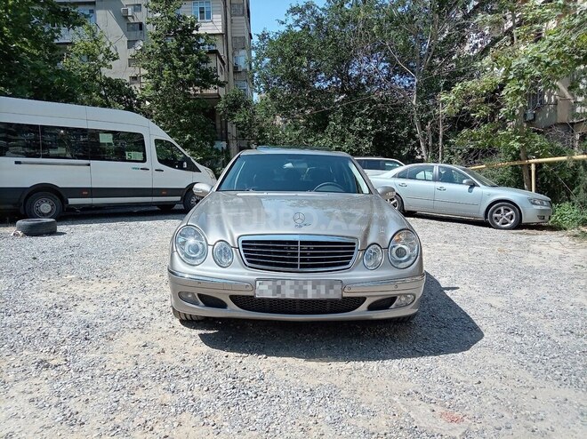 Mercedes E 240-1