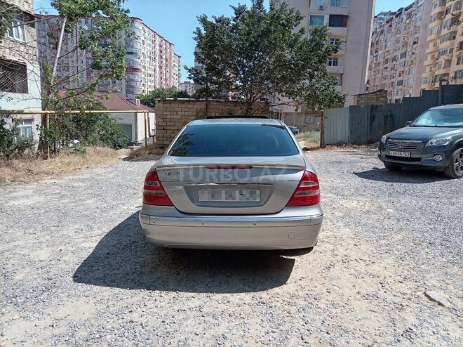 Mercedes E 240-4
