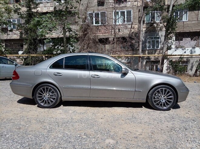 Mercedes E 240-8
