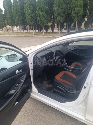 Hyundai Sonata-6