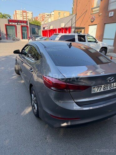 Hyundai Elantra-5