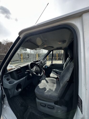Ford Transit-5