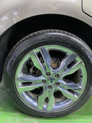Ford Edge-8