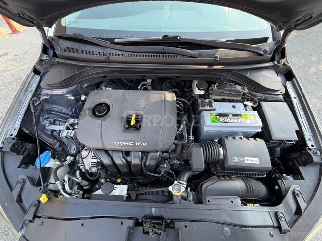 Hyundai Elantra-6