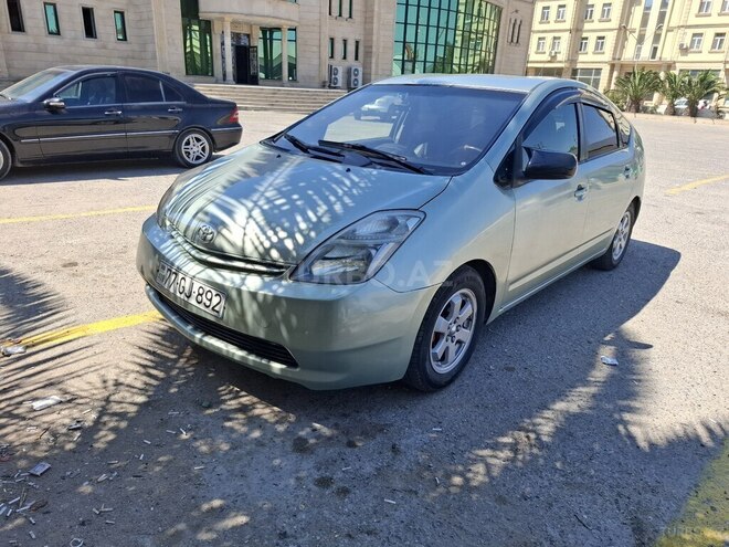 Toyota Prius-5