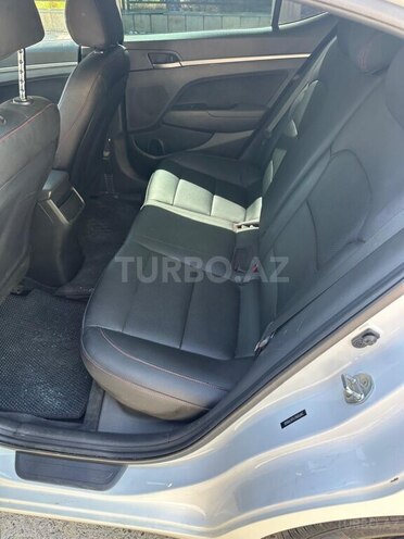 Hyundai Elantra-3