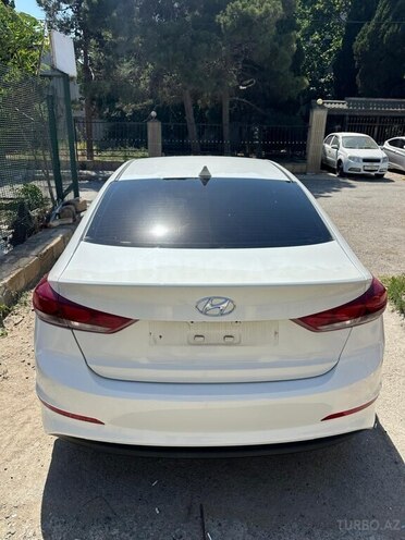 Hyundai Elantra-2