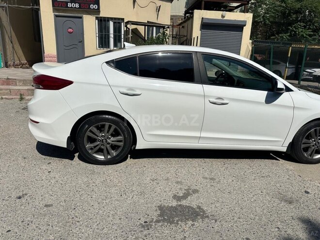 Hyundai Elantra-6