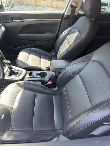 Hyundai Elantra-4