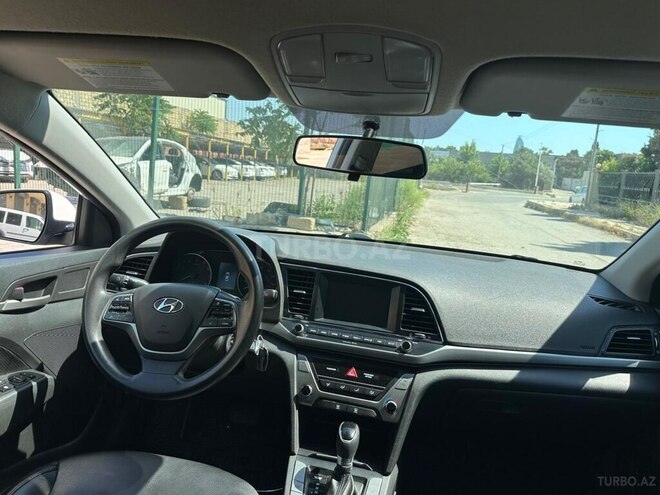 Hyundai Elantra-5