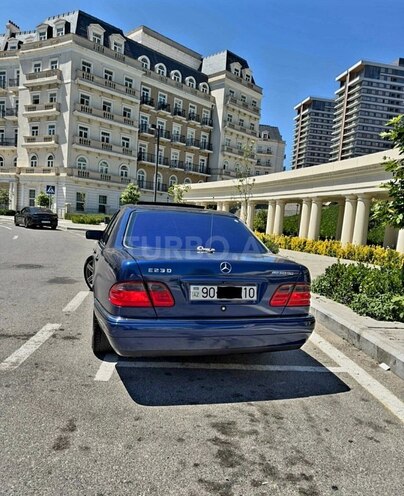 Mercedes E 230-4