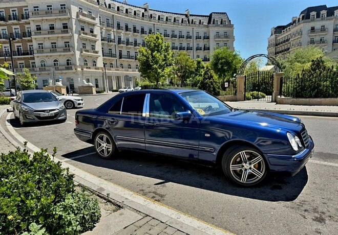 Mercedes E 230-5