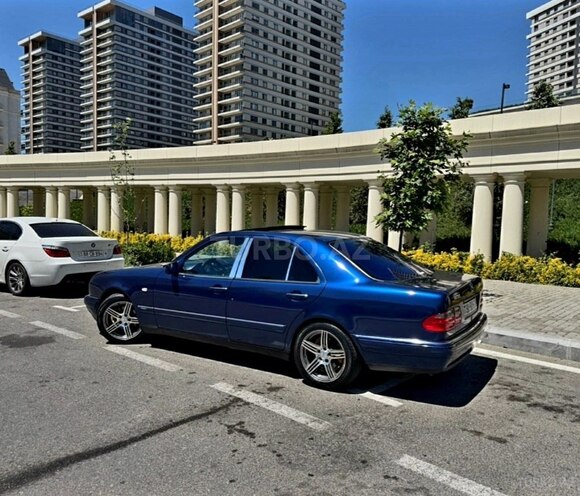 Mercedes E 230-3