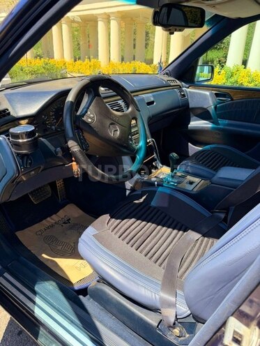 Mercedes E 230-12