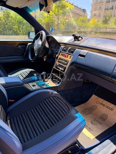 Mercedes E 230-11