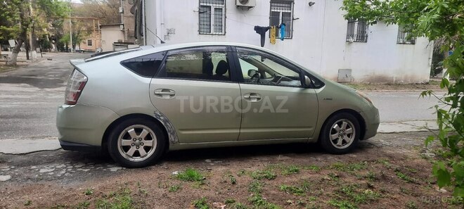 Toyota Prius-5