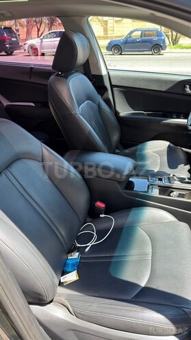 Kia K5-4