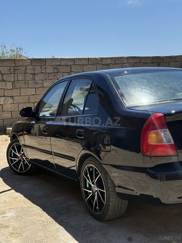 Hyundai Accent-4