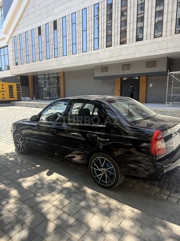 Hyundai Accent-9