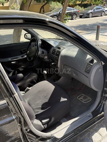 Hyundai Accent-13