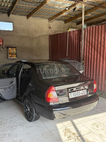 Hyundai Accent-8