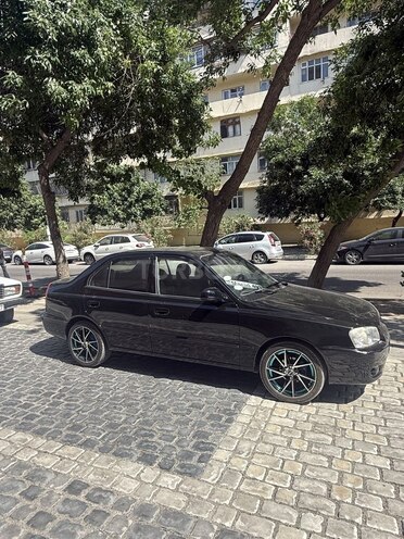 Hyundai Accent-2