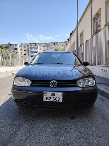 Volkswagen Golf-1
