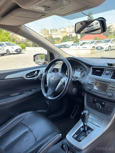 Nissan Tiida-5