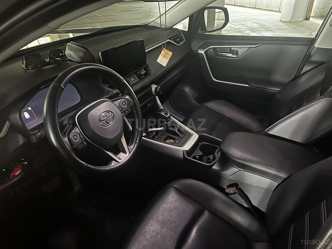 Toyota RAV4-12