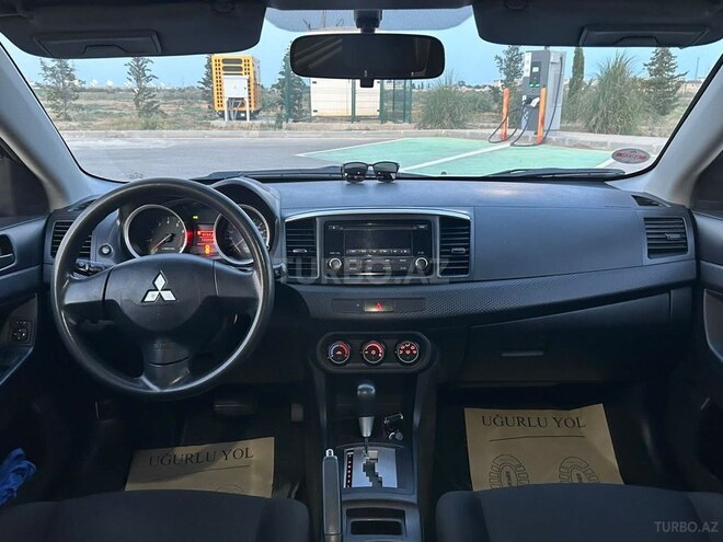 Mitsubishi Lancer-9